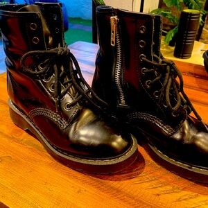 Solovair hardly worn leather boots